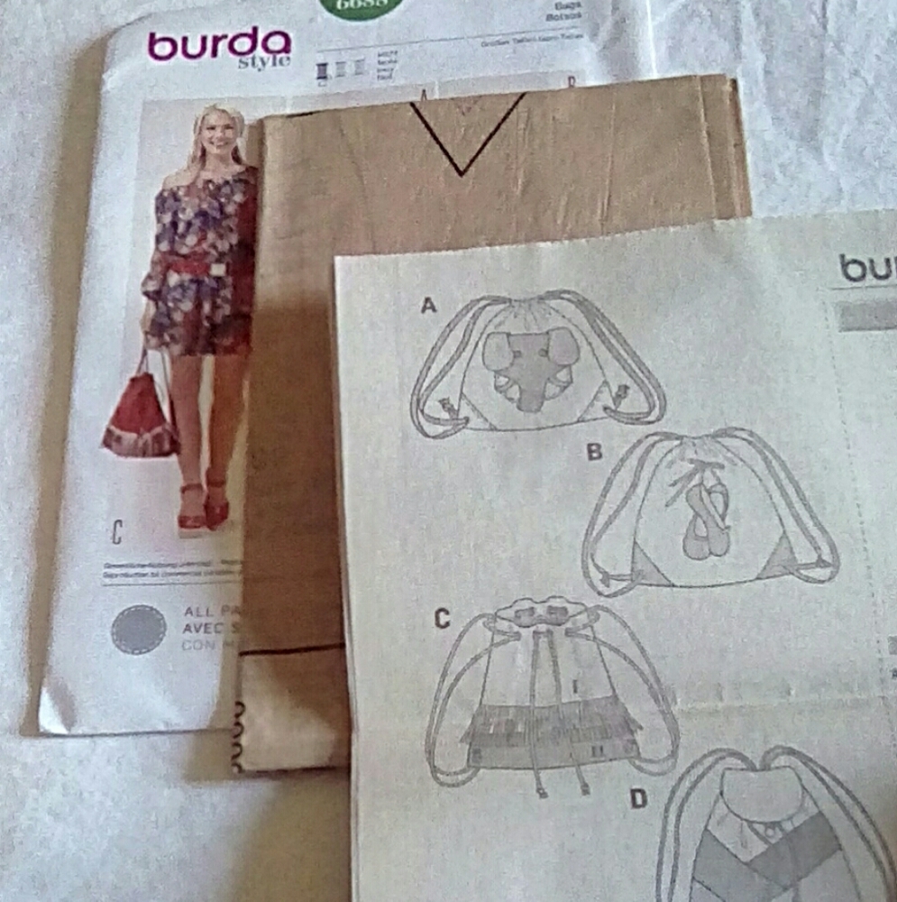 Burda # 6688 Draw string bag in 4 variations - Picture 2 of 3